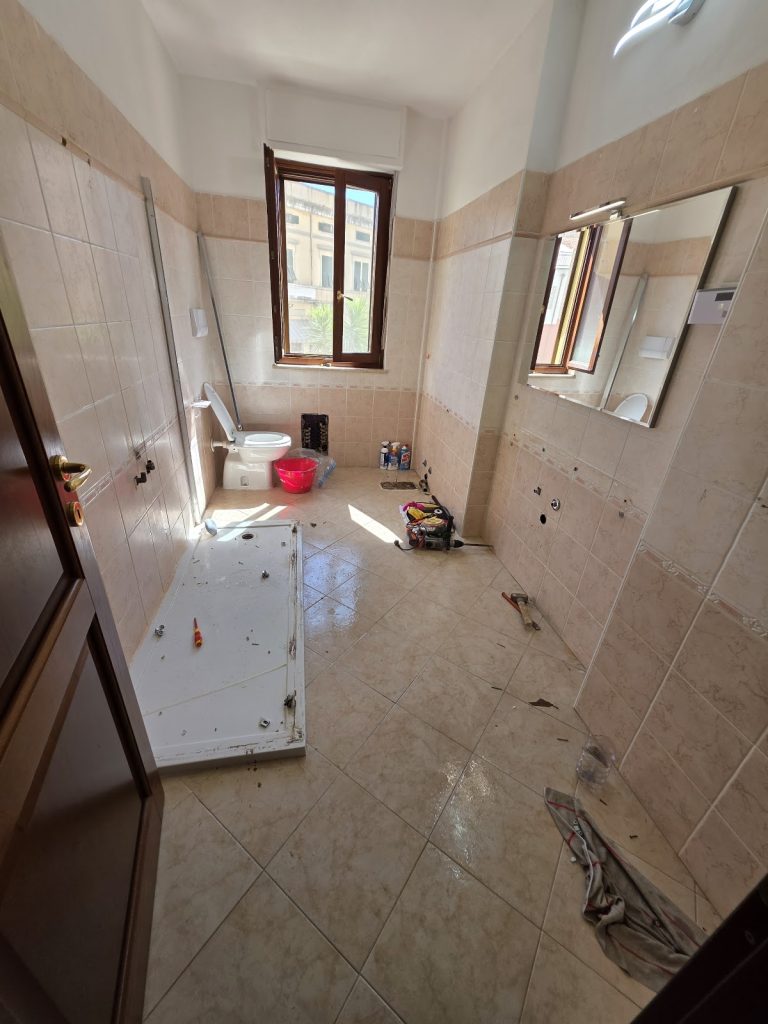 Demolizione del vecchio bagno