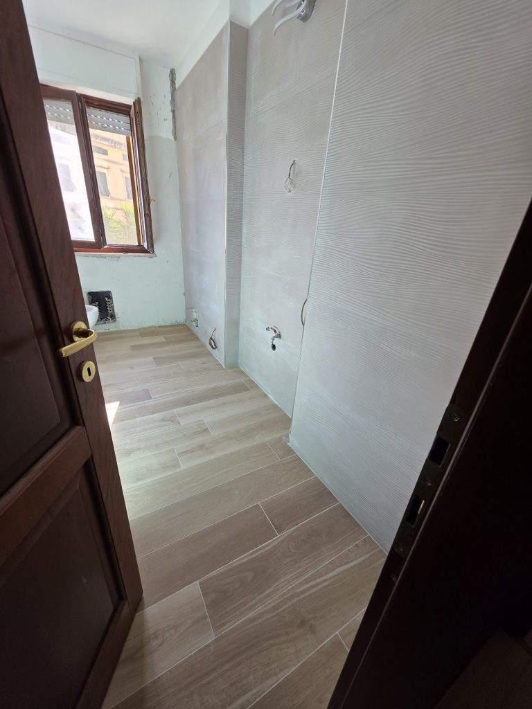Bagno al grezzo con impianti nuovi